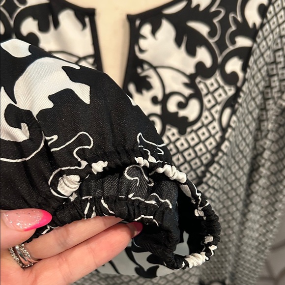 Chico’s Elegant Black and White Women's Top Size 18/20 - Picture 3 of 8